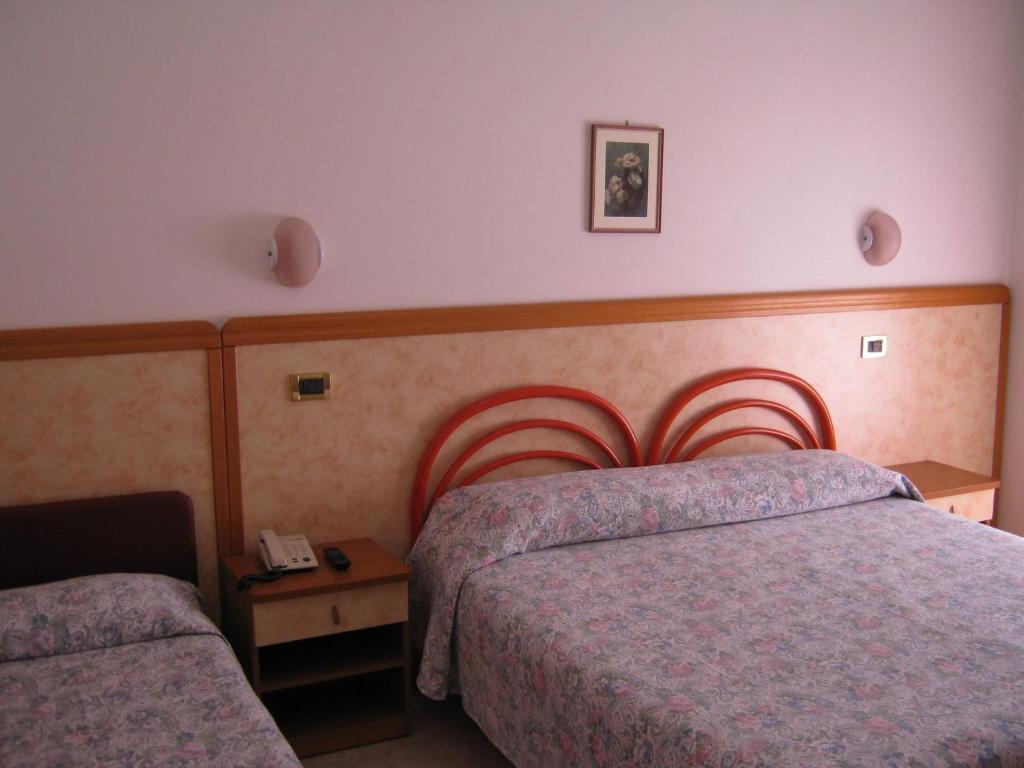 Hotel Parigi Римини Номер фото
