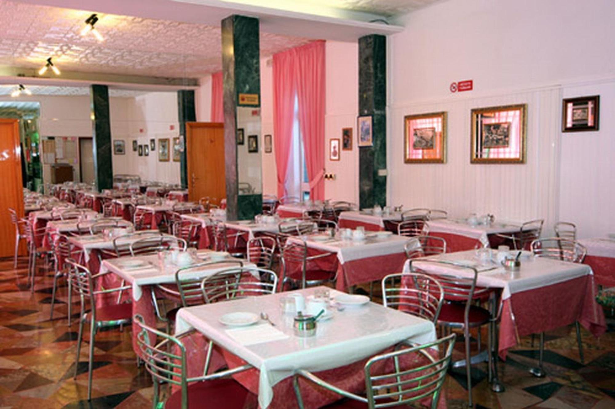 Hotel Parigi Римини Экстерьер фото