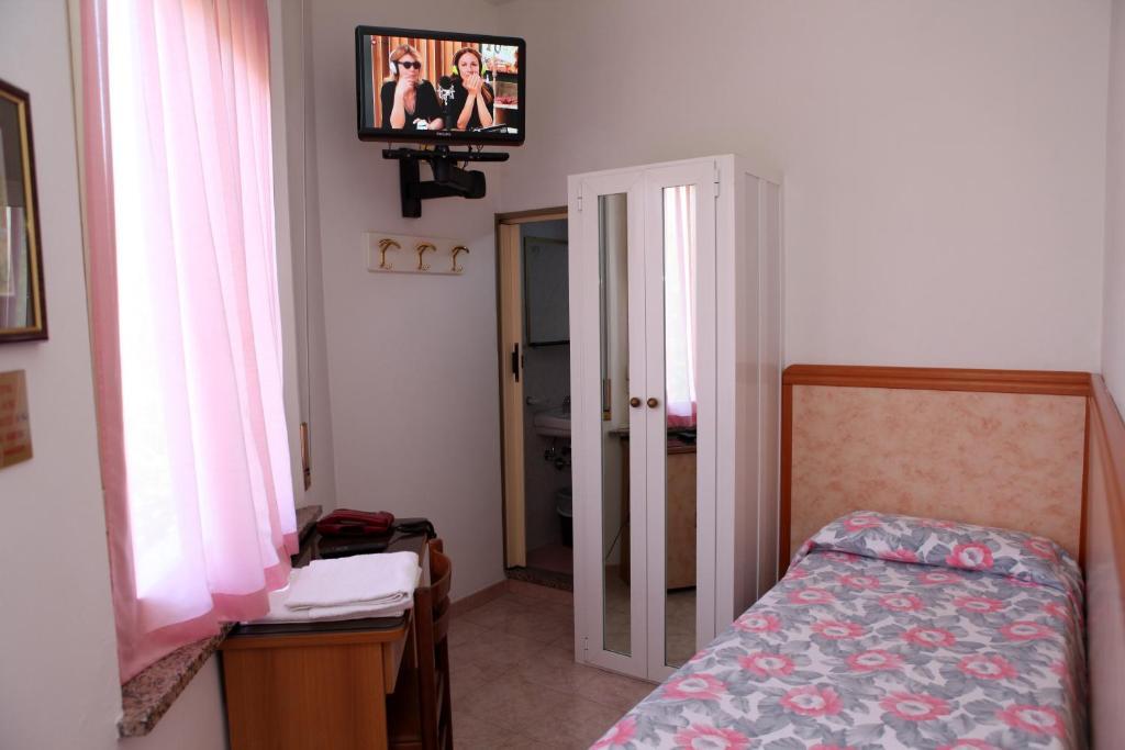 Hotel Parigi Римини Номер фото