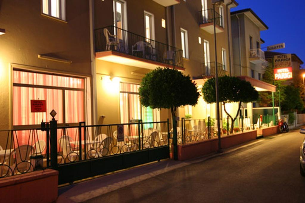 Hotel Parigi Римини Экстерьер фото